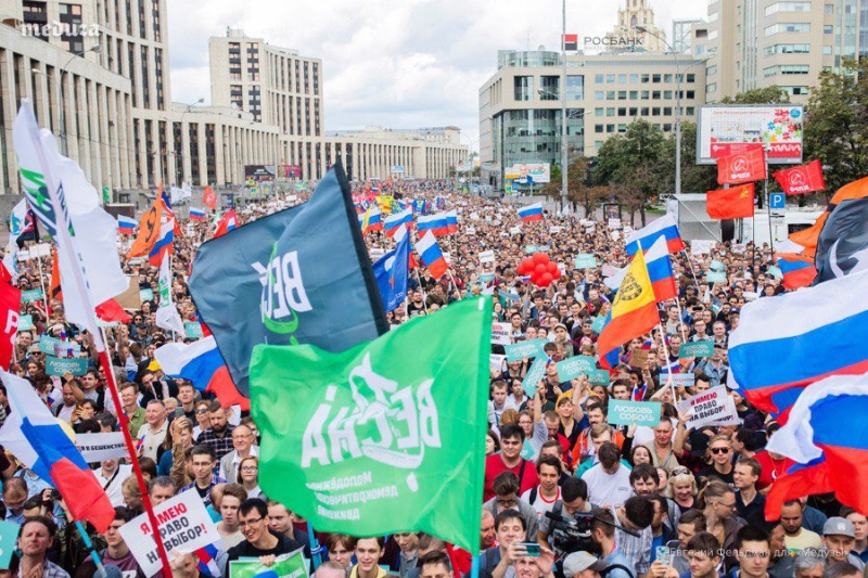 S-au încins spiritele în Moscova. Proteste de amploare. Peste 200,000 de mii de persoane au ieșit în stradă