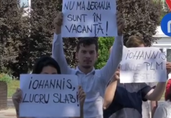 Protest la M.A.I. Peste o sută de persoane indignate de cazul Caracal