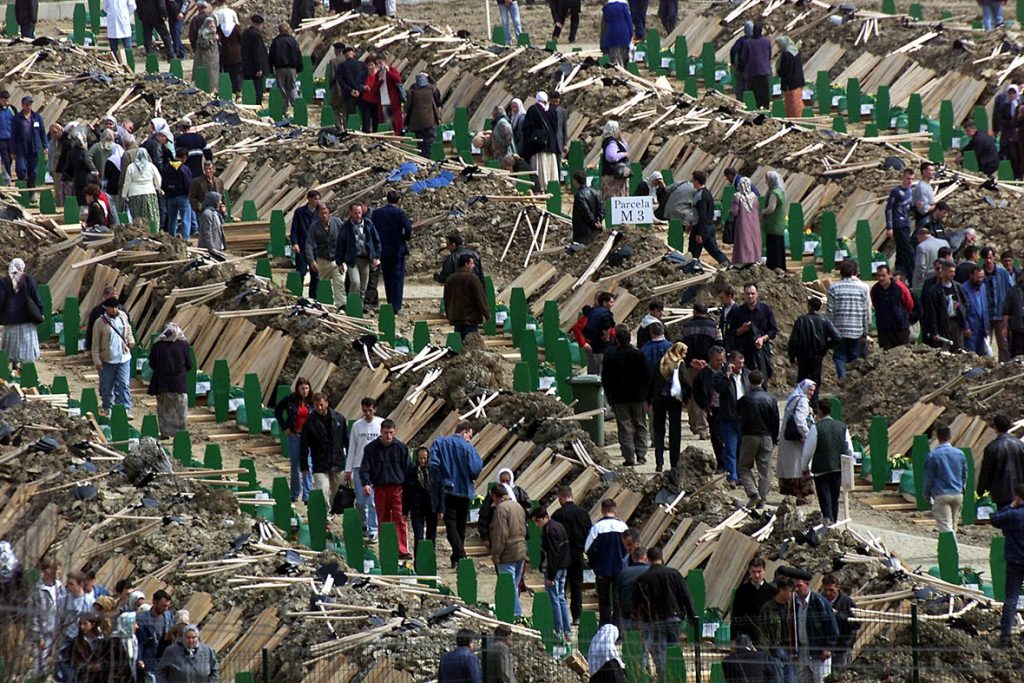 Cel mai sângeros episod pe care l-a cunoscut Europa după al doilea Război Mondial. A fost sau nu genocid la Srebrenica?