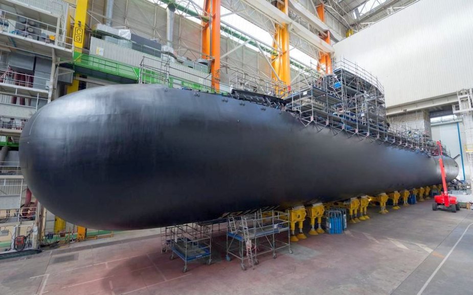 Macron inaugurează noul submarin nuclear de atac al Franței, construit de Naval Group