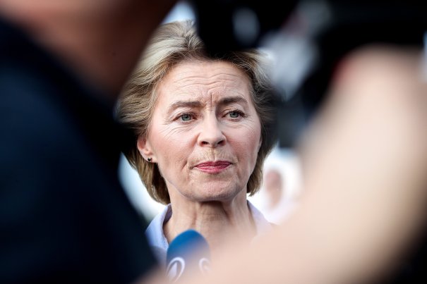 Ursula von der Leyen demisionează. Breaking news la Bruxelles