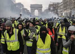 Unde dai și unde crapă: protestele ,,Vestelor galbene”au sporit insolvențele în Franța