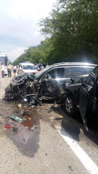 Alertă. Coloana oficială a preşedintelui Ucrainei, implicată într-un grav accident rutier