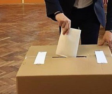 Alegeri prezidențiale. Politicienii, printre primii români veniți la vot