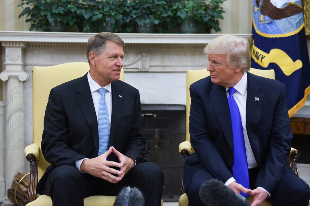 Iohannis discută cu Trump despre vizele românilor pentru America și creșterea efectivelor de militari