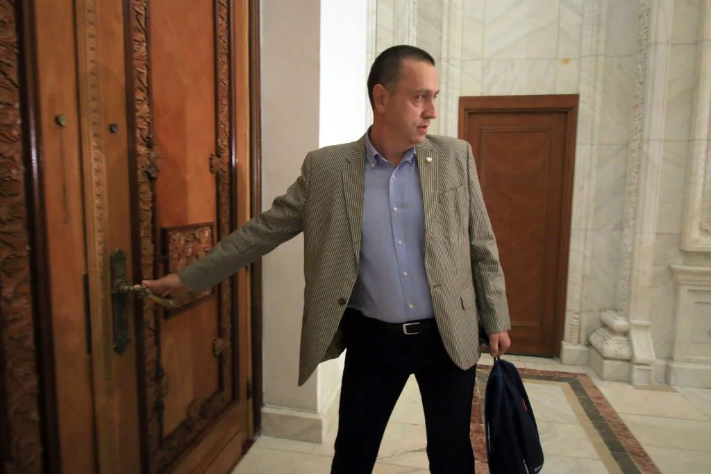 Nervosul Teodorovici își pune cenușă în cap. Vrea întâlnire cu domișoara…