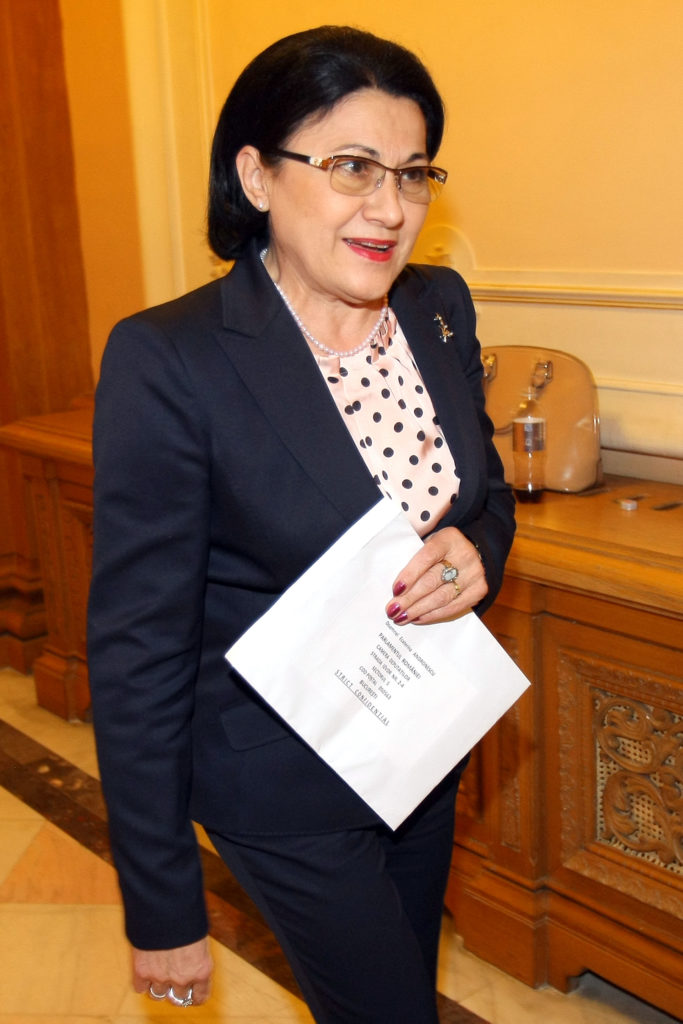 Prof. Ecaterina Andronescu, fost ministru al Educaţiei, despre culisele unei demiteri: „Mă simt teribil de nedreptățită. Viorica Dăncilă a așteptat un moment bun ca să mă dea afară”