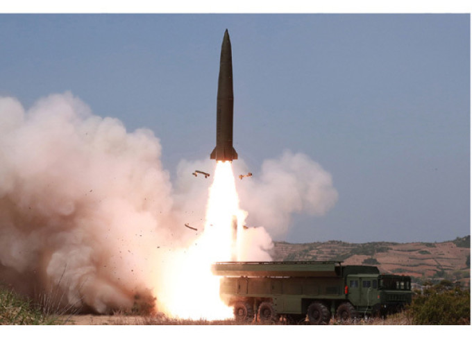 Coreea de Nord: tiruri cu proiectile, posibile rachete balistice