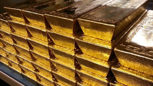 Un avocat vienez și un român au jefuit o bătrână de 20 de lingouri de aur