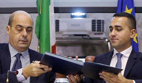 Italia stă pe un butoi cu praf de puşcă: Guvernul Conte-bis, este un guvern de perdanţi
