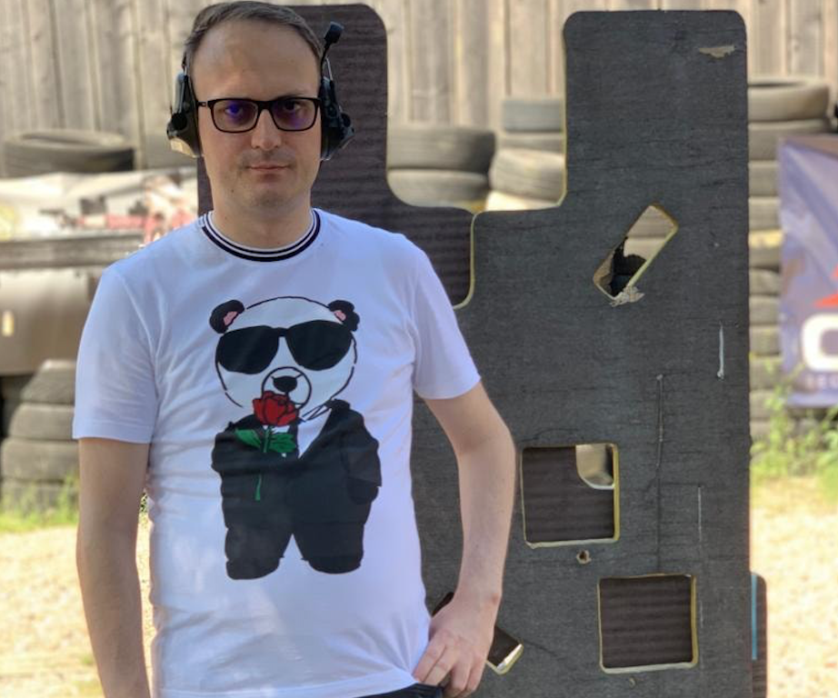 Cumpănașu se antrenează cu arma! „Am hotărât să îmi apăr singur familia”