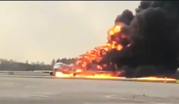 Incident aviatic. Un avion a luat foc înainte de a decola