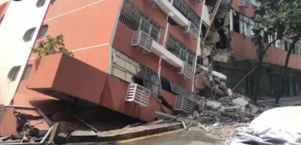 Un bloc de șase etaje s-a prăbușit! A fost „înghițit” de pământ. VIDEO