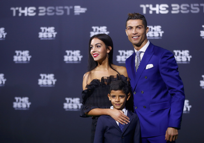 Iubita lui Ronaldo a dat peste cap internetul