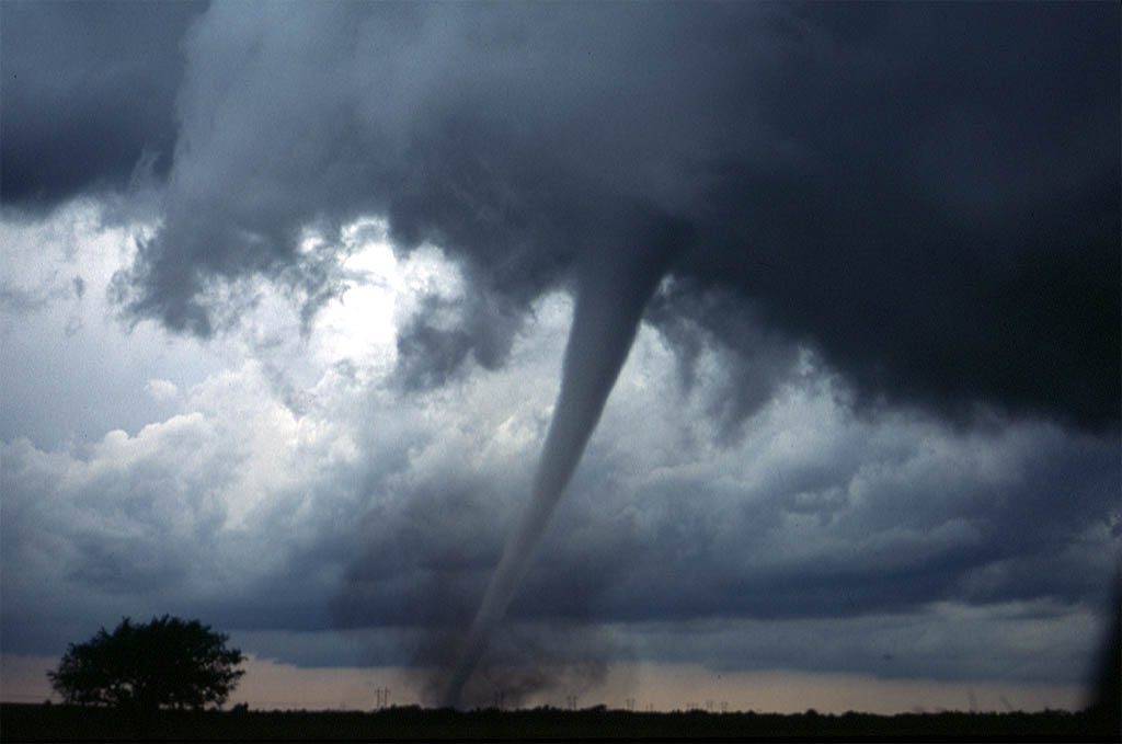 Fenomen meteorologic rar în România! Ce este Downburst. Foto în articol