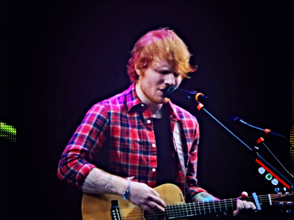 Ed Sheeran a dezvăluit ce se întâmplă cu adevărat la galele ”strălucitoare” din America. ”E atâta ură acolo…”