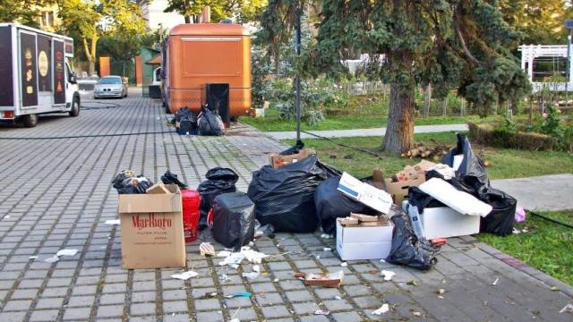 Angajații Primăriei Sectorului 5 au făcut o groapă de gunoi în mijlocul Capitalei