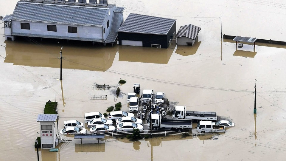 Alertă de inundații ! 240.000 de persoane au fost evacuate