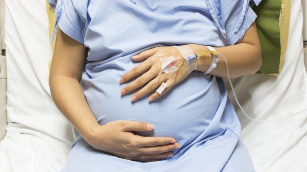 Lege controversată în Ungaria. Femeile care optează pentru o întrerupere de sarcină, obligate să asculte bătăile inimii fătului înainte