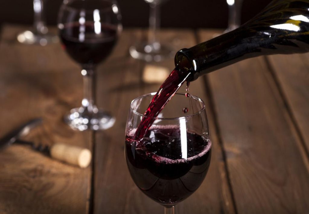 Beneficiile vinului roșu. Cum trebuie consumat pentru a ajuta ficatul