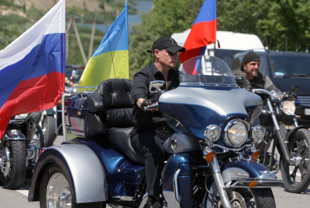 VIDEO de excepție! Putin, pe motor cu „Lupii nopții” în timp ce Moscova fierbea