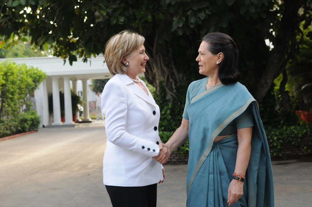 Dinastia Ghandi rămâne la putere. Sonia Gandhi revine în politica de vârf ca președinte interimar al Congresului Național Indian
