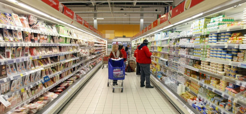 Lovitură majoră pentru un important lanț de supermarketuri. ANPC cere închiderea a patru magazine. Replica Auchan
