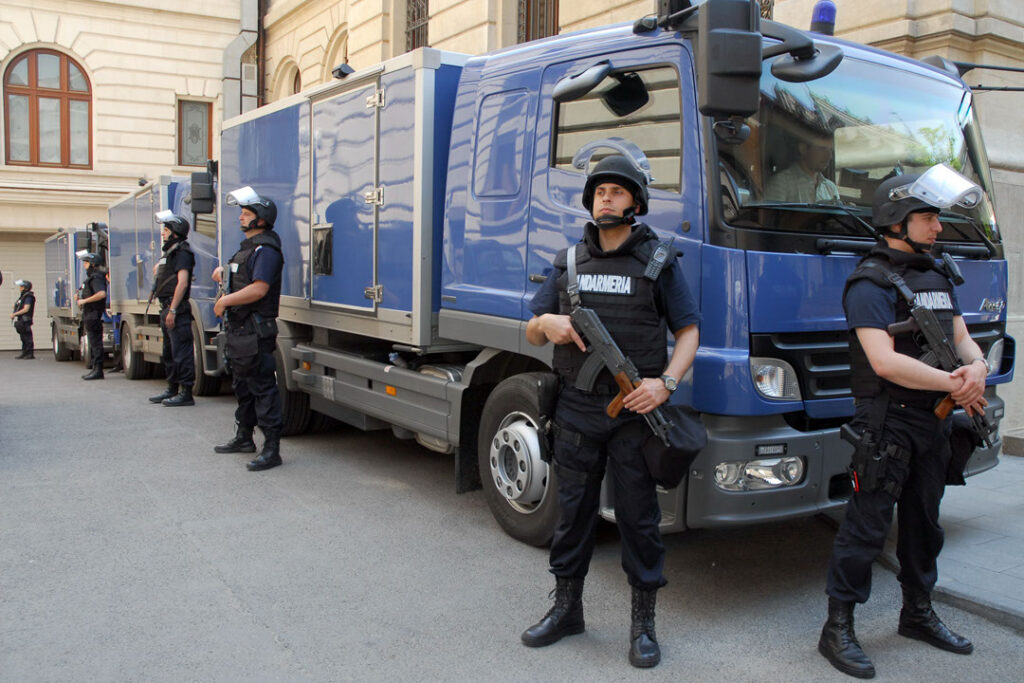 Poliţiştii au făcut prăpăd în şase judeţe şi în Bucureşti. Prejudiciu de 10 milioane de lei
