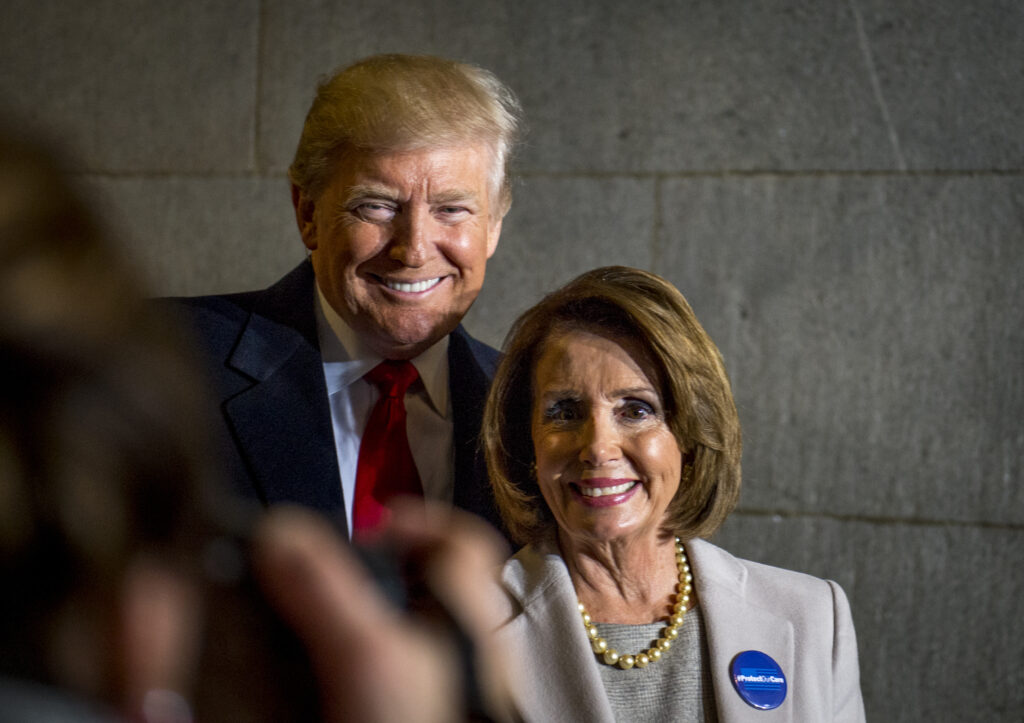 Îngrijorare în rândul democraţilor moderaţi: Obsesia lui Nancy Pelosi pentru Donald Trump trage partidul în jos