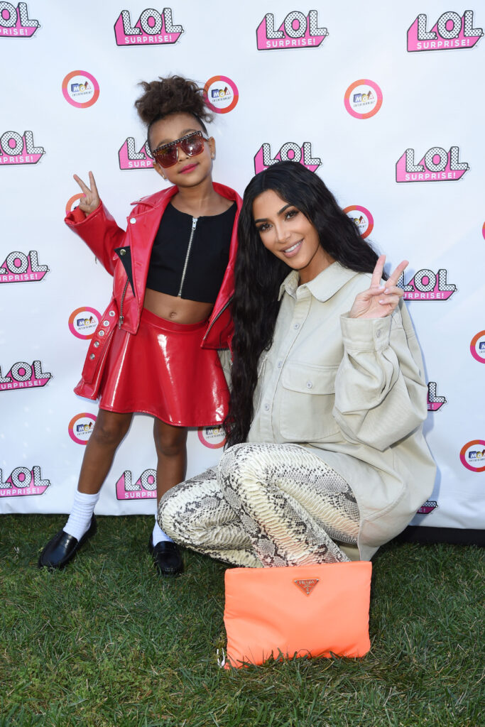 Kim Kardashian a întârziat nașterea fiicei ei pentru a-și face manichiura