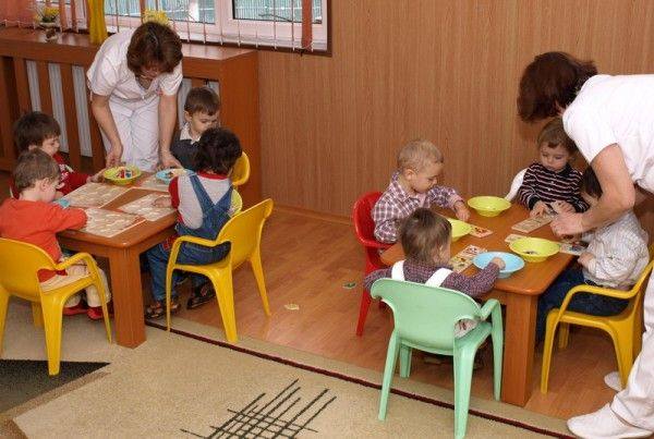Copiii de la o grădiniță din Popești-Leordeni, terorizați de educatoare: „Băi, vă crăp capul!”