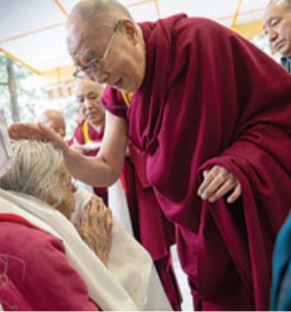 Evenimentul zilei, față în față cu Dalai Lama. Cum scapi de boală și ce înseamnă deșertăciune