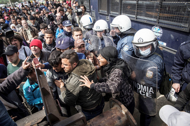 Violențe extreme într-o tabără de refugiați din Grecia