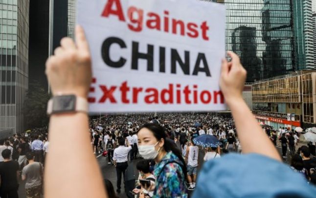 Protestatarii din Hong Kong, decizie disperată! Unde își mută protestul