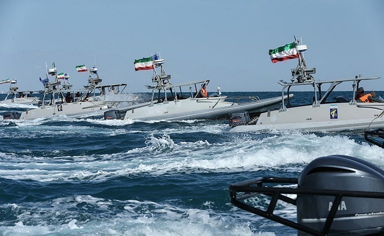 Iranul își arată forța în Golful Persic. 200 de nave militare vor lua parte la o paradă navală care marchează începutul războiului Irano-Irakian din anul 1980.