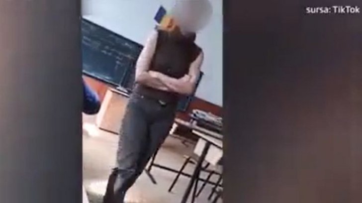 Profesoară umilită în timpul orelor de o elevă. Ce a putut să îi cânte tânăra. Video