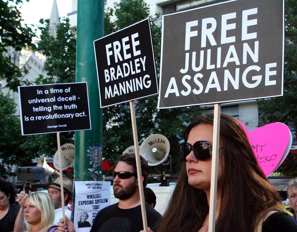 Avertismentul lui Julian Assange pentru toţi jurnaliştii din lume: „Cu toții suntem…”