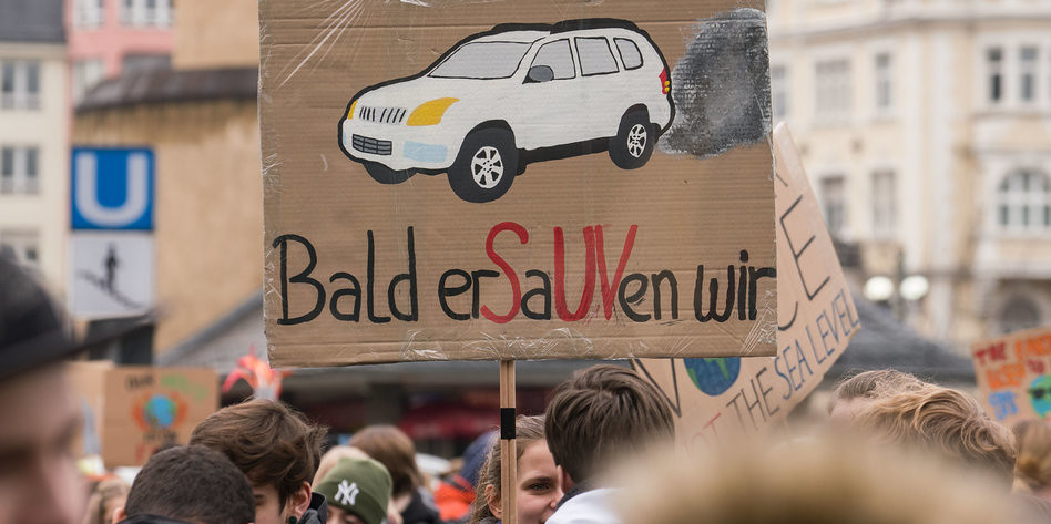 „Revoluție” pe străzile Germaniei. Zeci de mii de manifestanți pe străzile din Frankfurt