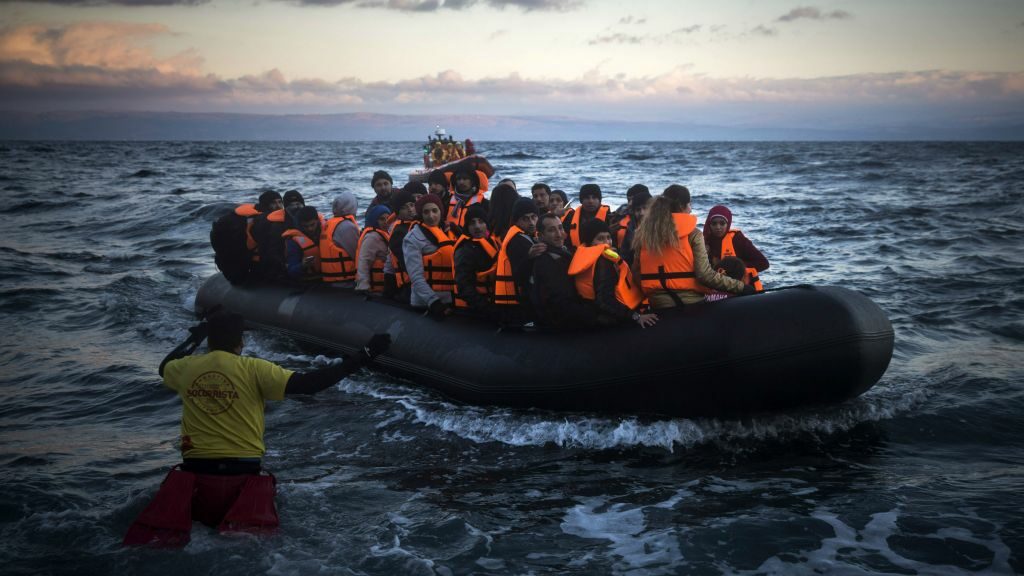 Tragedie în largul insulei Kos din Marea Egee. Un mort, doi dispăruți și șase răniți după ce o ambarcațiune care transporta migranți s-a ciocnit cu o navă militară grecească