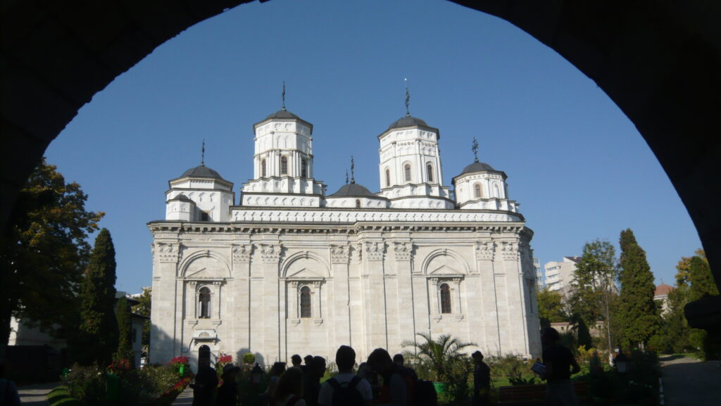 Cronicar în Iași. Turnul iubirii din Mănăstirea Golia