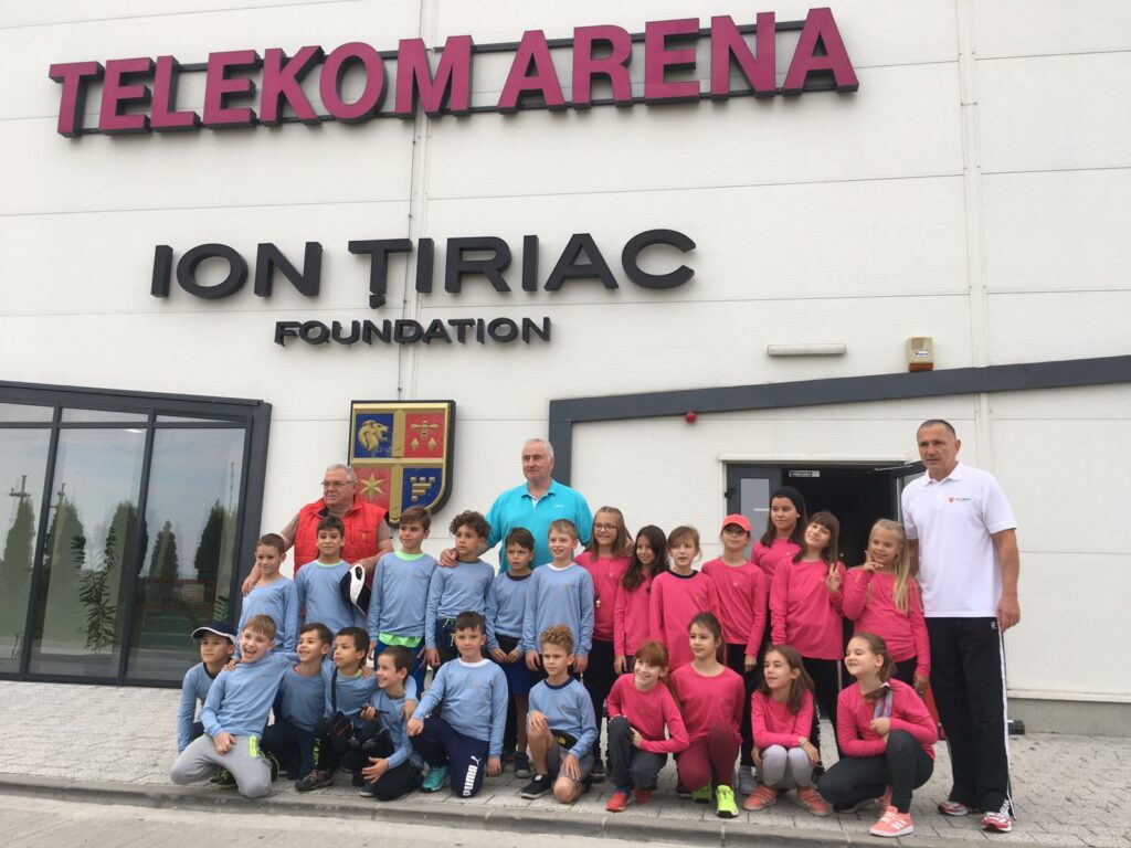 Copiii din echipele de hochei participa la turneul amical din Slovacia, cu sprijinul Fundatiei Simona Halep si Dedeman, sustinuti de Fundatia Tiriac