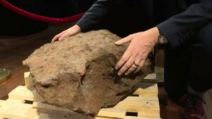 Meteorit rar descoperit în Australia. Are o vechime de peste 4 miliarde de ani