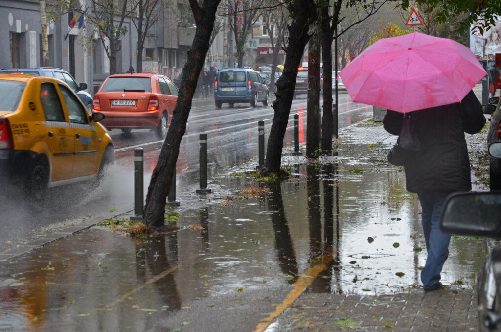 Prognoza meteo. Luați-vă umbrela! Ploi puternice în București și în țară