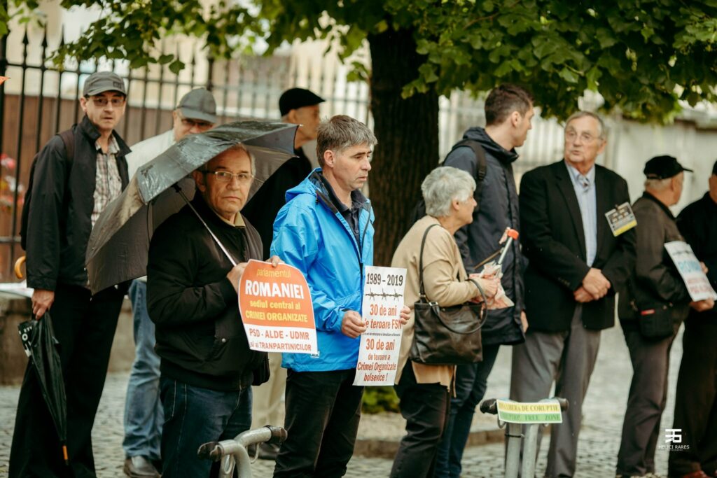 Protestul "Vă vedem", din faţa PSD Sibiu, suspendat până la formarea noului guvern