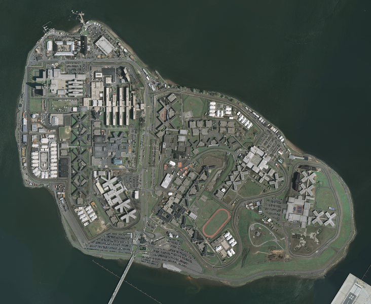 New York închide închisoarea cuțitarilor Rikers Island