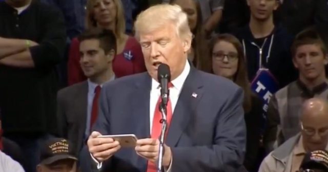 Trump s-a supărat pe iPhone. Reacția liderului SUA a devenit virală