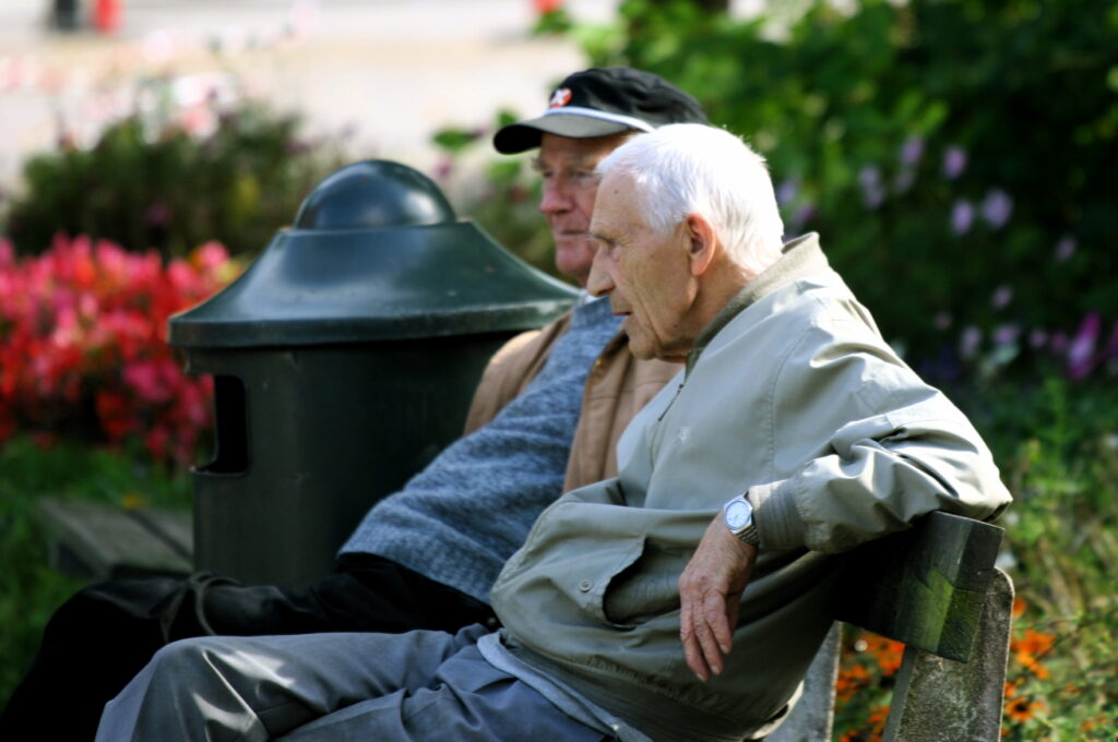 Scade vârsta de pensionare! A fost promulgată legea. Care sunt condițiile
