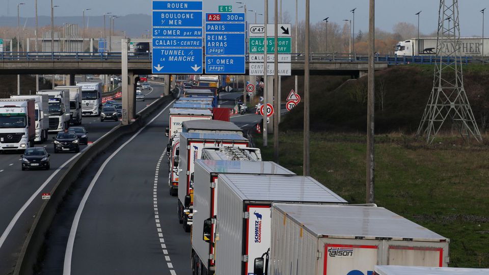 Doi șoferi români au șocat Franța. Au fost la un pas să repete drama din Marea Britanie