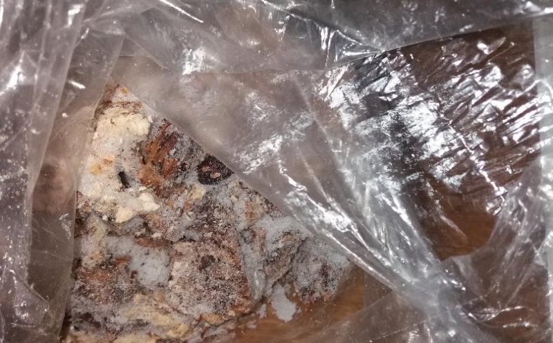 Carne stricată descoperită în cantina unei şcoli din Baia Mare