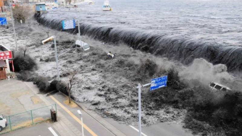 Cutremur devastator urmat de un taifun ucigător. Peste 70 de persoane au murit